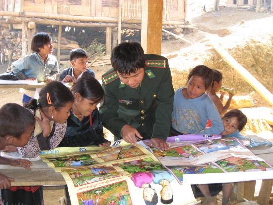 Hiệu quả chương trình “Nâng bước em đến trường” của bộ đội biên phòng (30/1/2016)